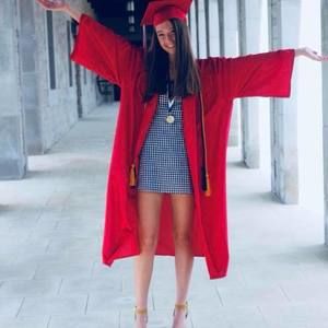 Meet your Posher, Danielle